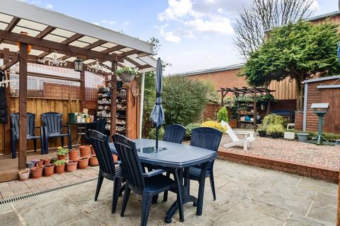 4 bedroom semi-detached house for sale, Denbeigh Place, Reading, Berkshire