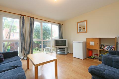 19 Felmersham Close, London, SW4 7EU