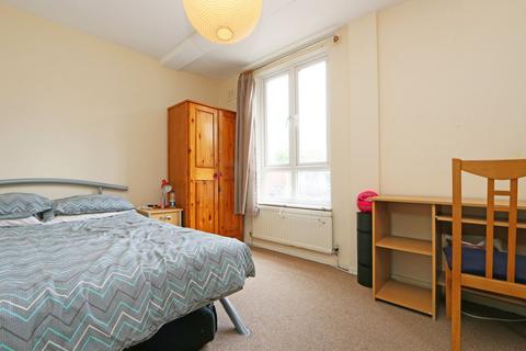 19 Felmersham Close, London, SW4 7EU