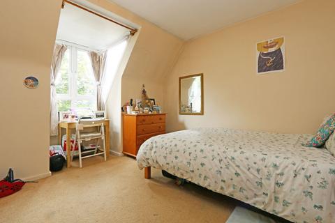 19 Felmersham Close, London, SW4 7EU