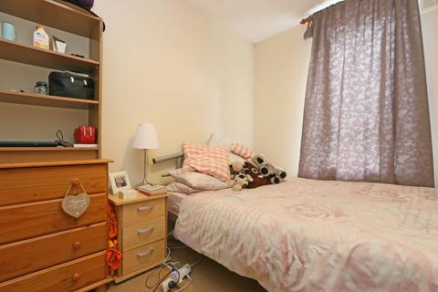 19 Felmersham Close, London, SW4 7EU