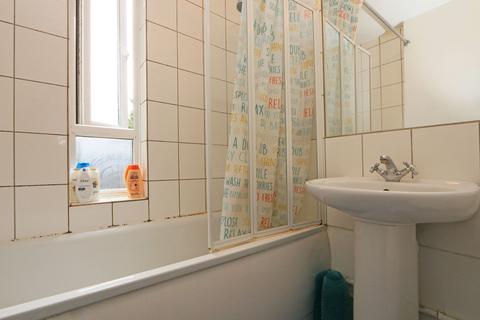 19 Felmersham Close, London, SW4 7EU