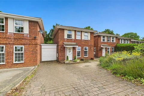 4 bedroom detached house for sale, Lovells Close, Surrey GU18