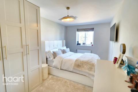24 Jepson Drive, Stone, Dartford, DA2 6FR