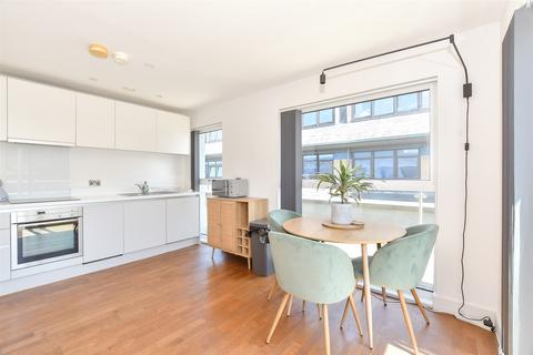 2 bedroom penthouse for sale, Linden House, Horsham RH12