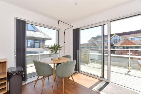 2 bedroom penthouse for sale, Linden House, Horsham RH12