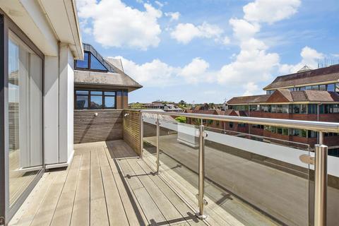 2 bedroom penthouse for sale, Linden House, Horsham RH12