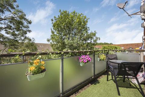 1 bedroom apartment for sale, Lynton Court, Lynmouth Road, Reading