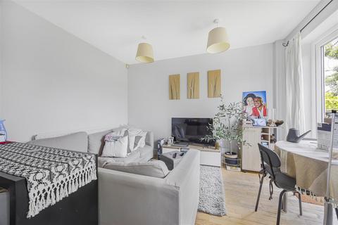 1 bedroom apartment for sale, Lynton Court, Lynmouth Road, Reading
