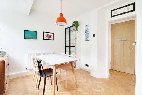 2 bedroom apartment for sale, Crown Lane, London, Southgate