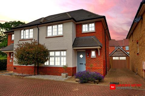 3 bedroom semi-detached house for sale, Rose Street, Benfleet, SS7