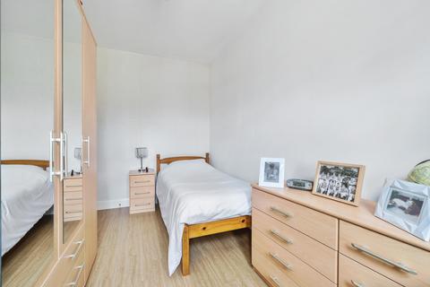 62 Cross Road, Mawneys, Romford, RM7 8DX