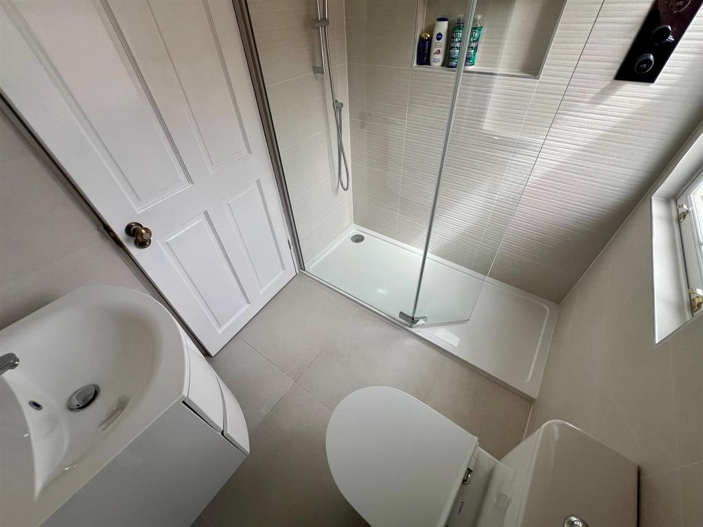 Shower Room.jpg