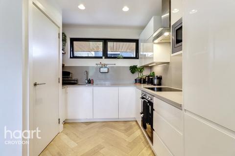2 bedroom flat for sale, Bell Foundry Close, Croydon