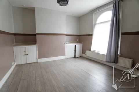 2 bedroom terraced house for sale, Cutmore Street, Gravesend