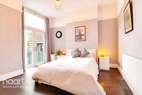 2 bedroom flat for sale, Westcliff Avenue, Westcliff-On-Sea