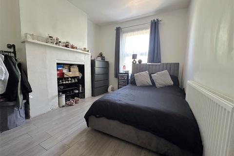 83 Honley Road, London, SE6 2HY