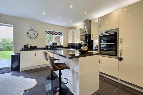 4 bedroom detached house for sale, Colwill Walk, Bideford