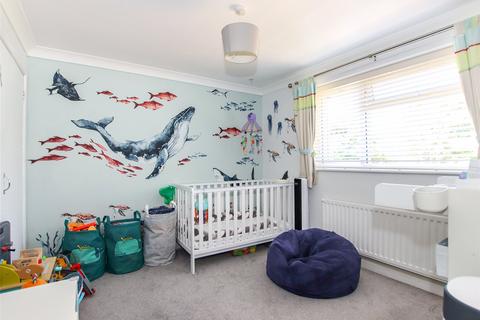 16 Rowans Park, Lymington, SO41 9GD