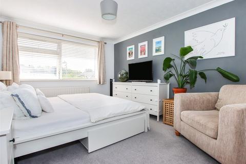 16 Rowans Park, Lymington, SO41 9GD