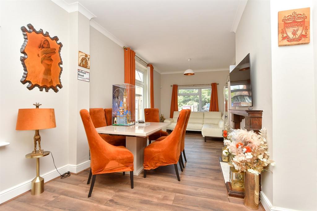 Dining/ Family Room