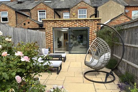 25 Avenue Road, Winslow, Buckingham, MK18 3DH
