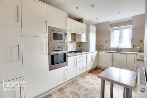 2 bedroom retirement property for sale, Gidea Lodge, Gidea Park, RM2 5HR