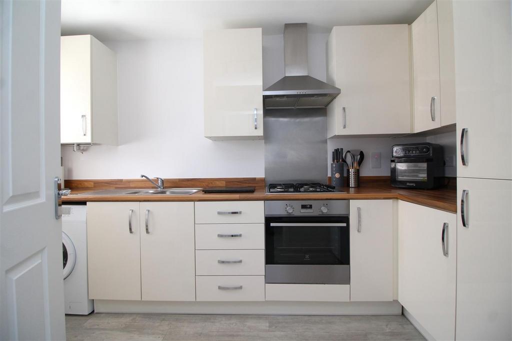 Kitchen 2 .JPG