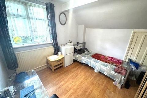undefined, Great West Road, Hounslow, TW5