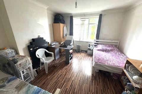 undefined, Great West Road, Hounslow, TW5