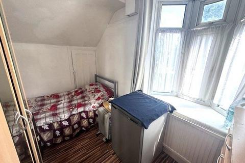 undefined, Great West Road, Hounslow, TW5