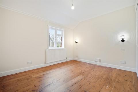 15 Oliver Road, Ascot, SL5 9DN