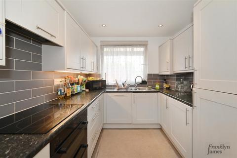 21 Kemps Drive, London, E14 8HY