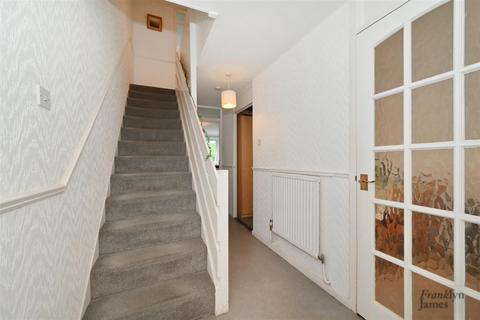 21 Kemps Drive, London, E14 8HY