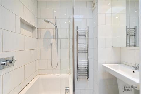 21 Kemps Drive, London, E14 8HY