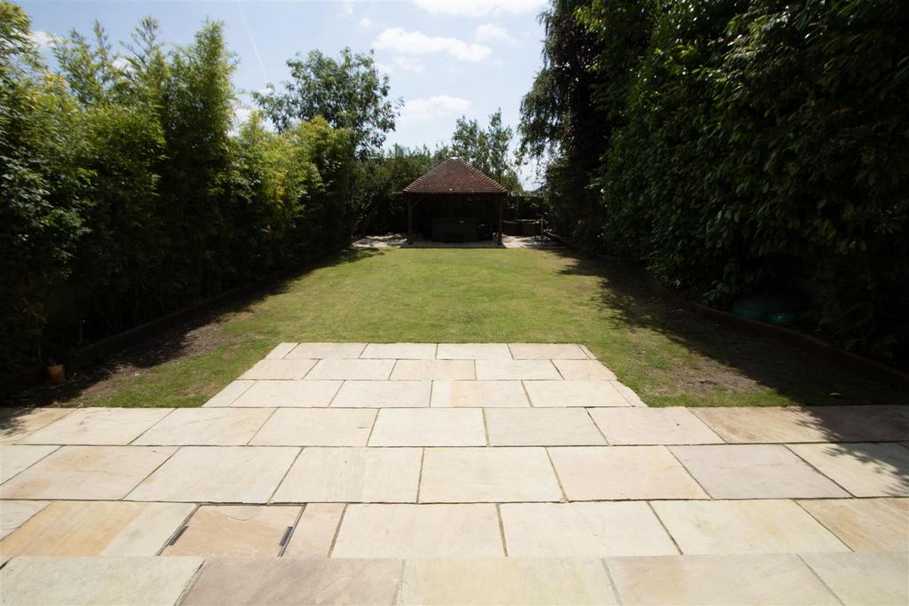 PATIO.jpg