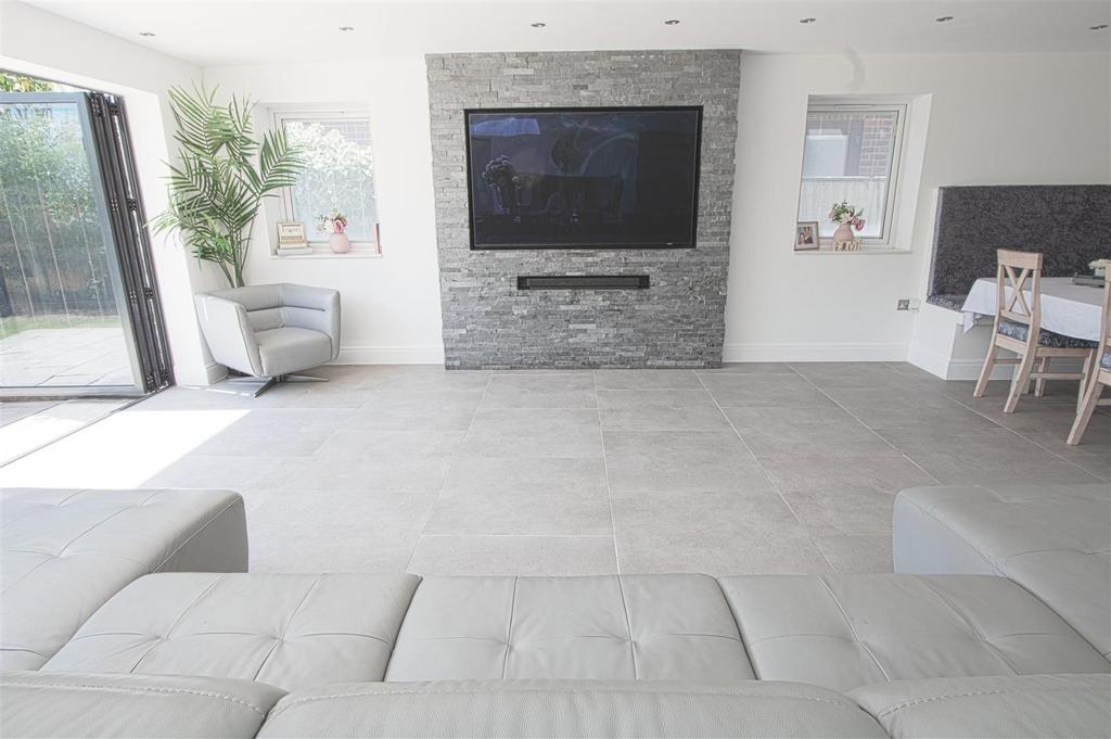 LOUNGE.jpg