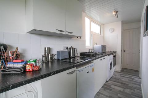 2 bedroom chalet for sale, Newport Road, Hemsby
