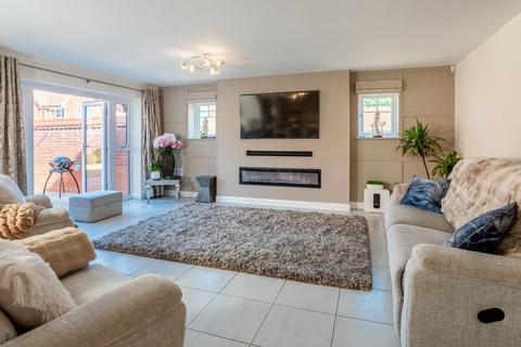 2 bedroom detached bungalow for sale, Barnes Close, Luddington