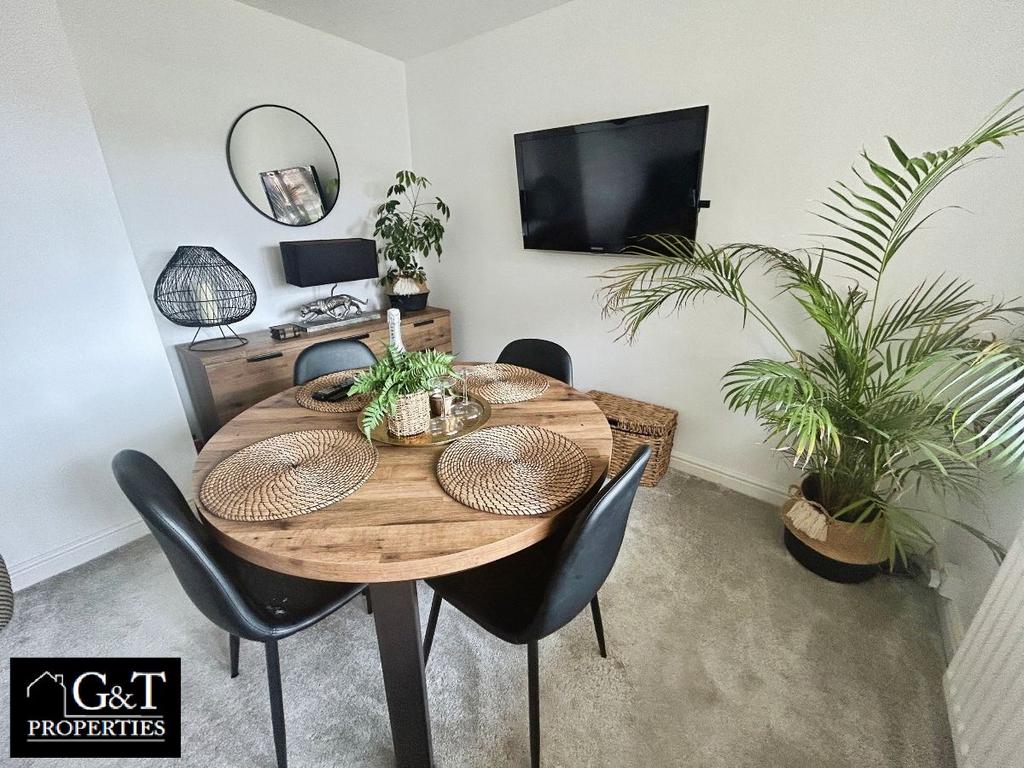 Second reception/dining room