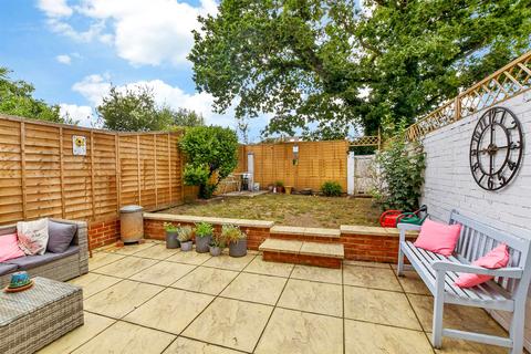 4 bedroom end of terrace house for sale, Siskin Close, Horsham RH12