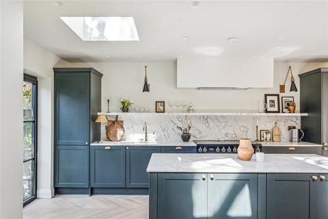 18 Aspley Road, London, SW18 2DB