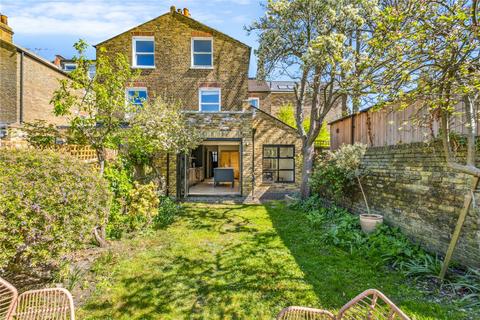 18 Aspley Road, London, SW18 2DB