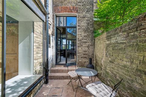 18 Aspley Road, London, SW18 2DB