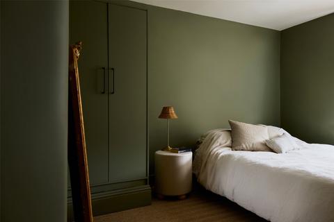 18 Aspley Road, London, SW18 2DB