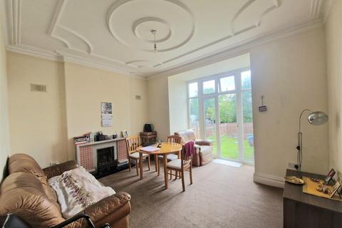 2 bedroom flat to rent, Berkhamsted Avenue, Wembley