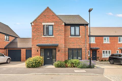 4 bedroom link detached house for sale, Garrett Crescent, Chertsey, KT16