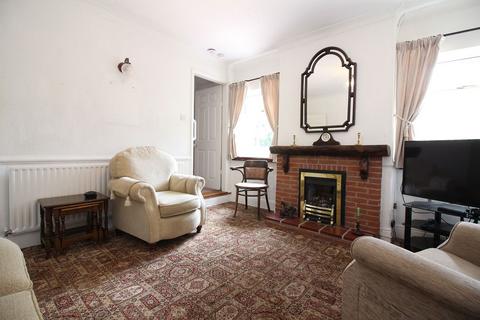 3 bedroom semi-detached house for sale, Bromley Lane, Kingswinford DY6