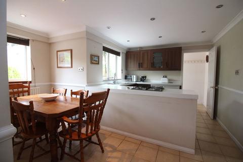 3 bedroom semi-detached house for sale, Bromley Lane, Kingswinford DY6