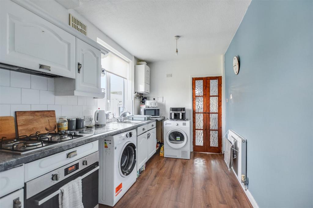 Kitchen 2.jpeg